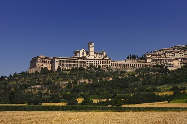 Basilica di Assisi al tramonto